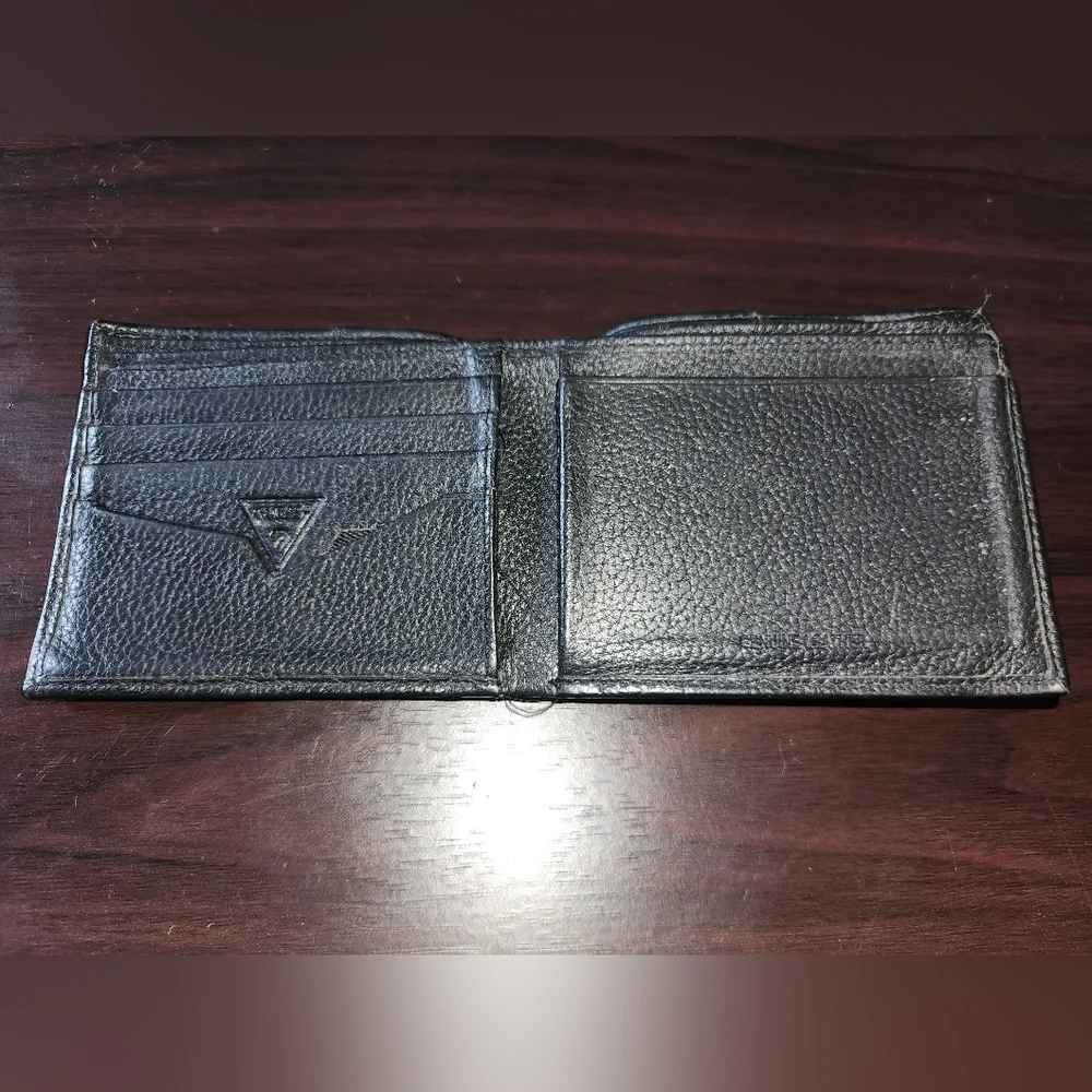 GUESS Men's Monterrey Billfold Wallet